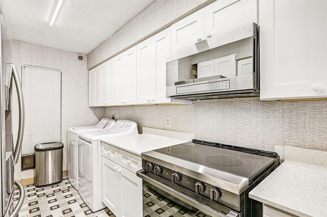 7700 Seawall Boulevard 702, Galveston, TX 77551