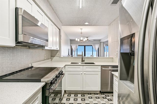 7700 Seawall Boulevard 702, Galveston, TX 77551