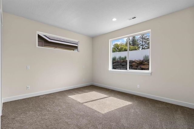 2230 E Towhee Ln, Spokane, WA 99208