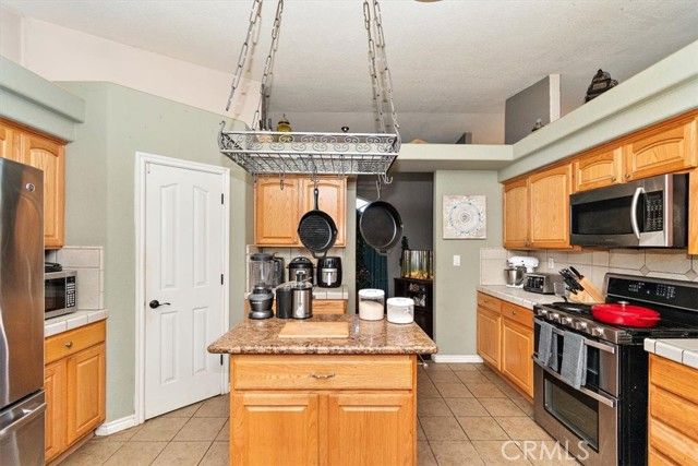 12730 Fir Street, Oak Hills, CA 92344