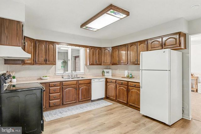 6134 BATTERSEA PKWY, Mechanicsburg, PA 17050