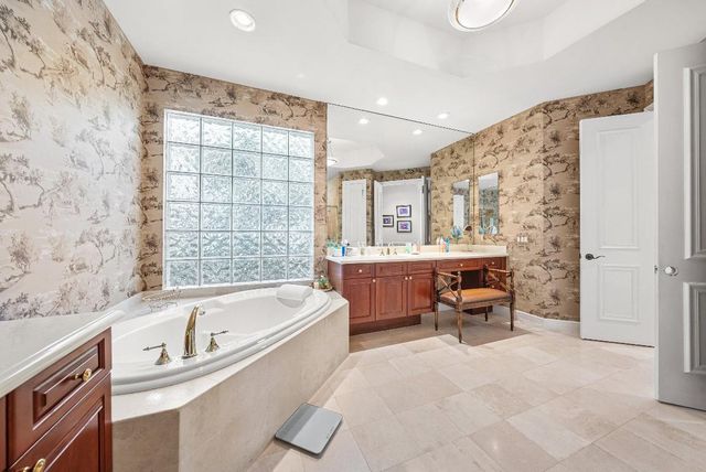 161 Vintage Isle Lane, Palm Beach Gardens, FL 33418