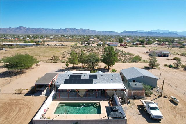 3661 N Gila Road, Golden Valley, AZ 86413