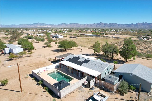 3661 N Gila Road, Golden Valley, AZ 86413