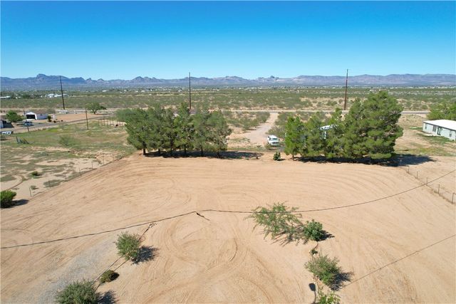 3661 N Gila Road, Golden Valley, AZ 86413