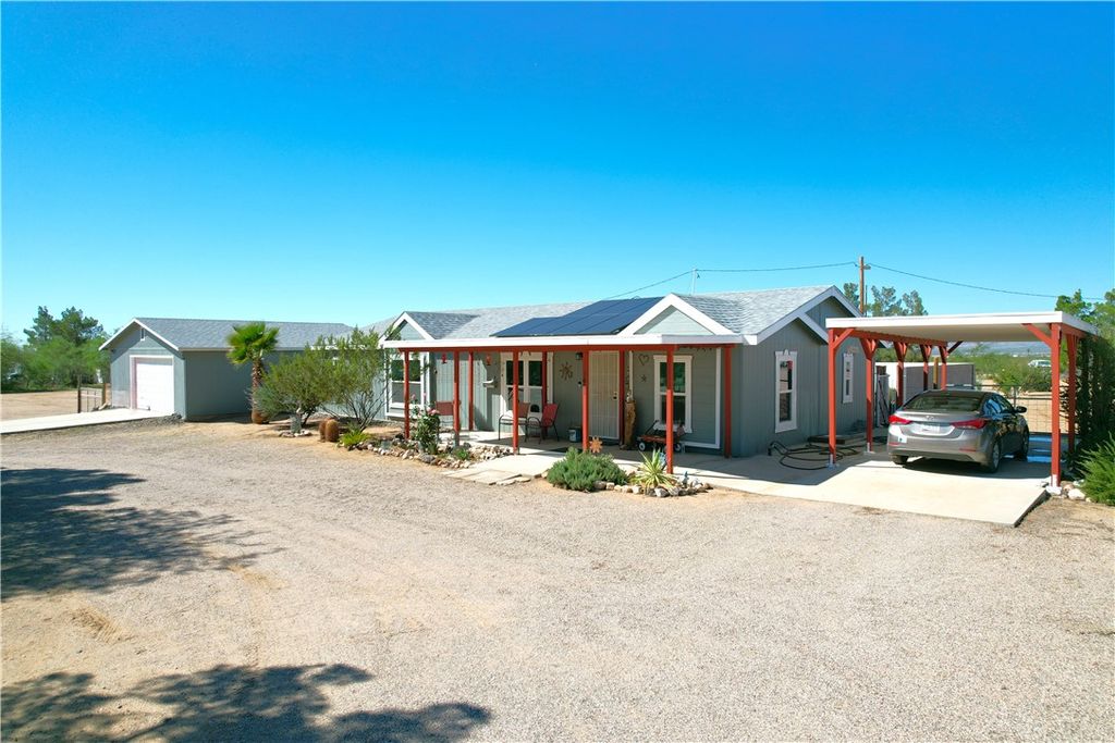 3661 N Gila Road, Golden Valley, AZ 86413