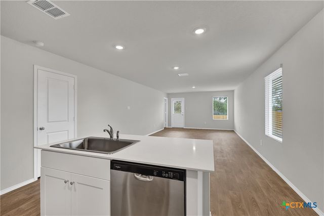 305 WILD GOOSE Drive, Luling, TX 78648