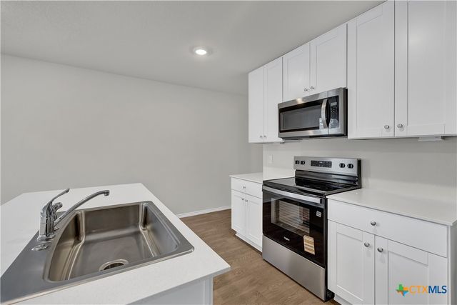 305 WILD GOOSE Drive, Luling, TX 78648