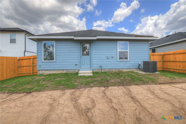 305 WILD GOOSE Drive, Luling, TX 78648