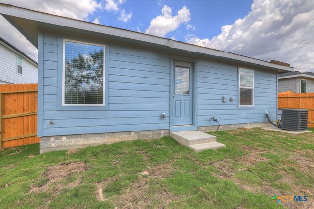 305 WILD GOOSE Drive, Luling, TX 78648