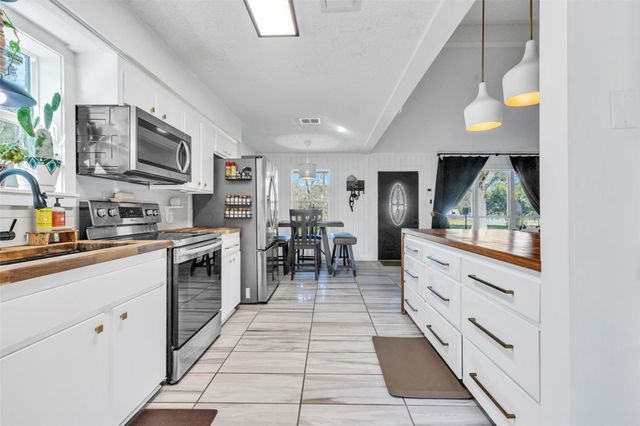 16107 Walnut Springs Lane, Magnolia, TX 77355