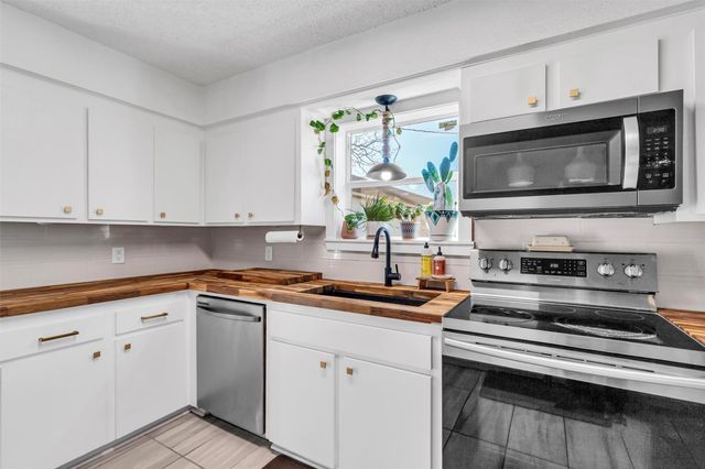 16107 Walnut Springs Lane, Magnolia, TX 77355