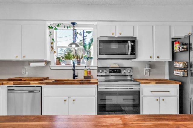 16107 Walnut Springs Lane, Magnolia, TX 77355