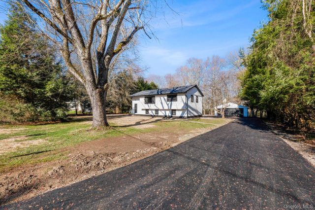 15 Whiteford Drive, Pleasant Valley, NY 12569