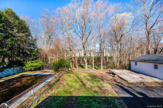 15 Whiteford Drive, Pleasant Valley, NY 12569