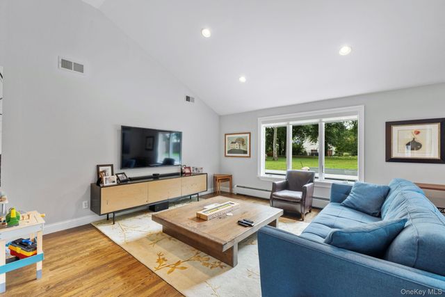 15 Green Hedges Lane, Blauvelt, NY 10913