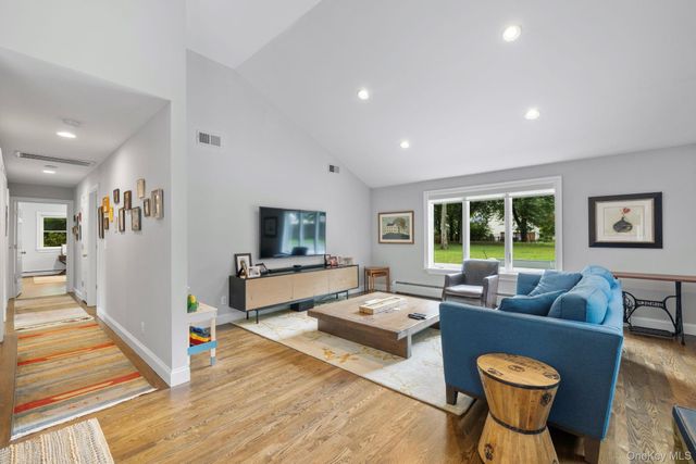 15 Green Hedges Lane, Blauvelt, NY 10913
