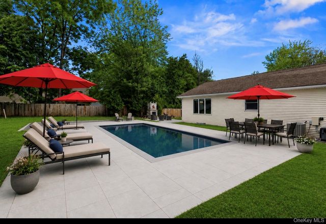 15 Green Hedges Lane, Blauvelt, NY 10913