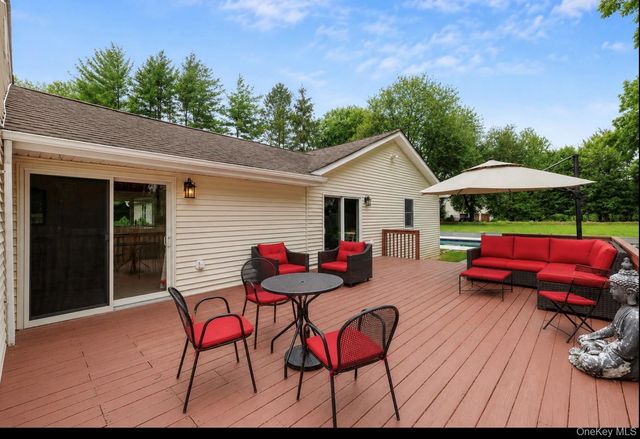 15 Green Hedges Lane, Blauvelt, NY 10913