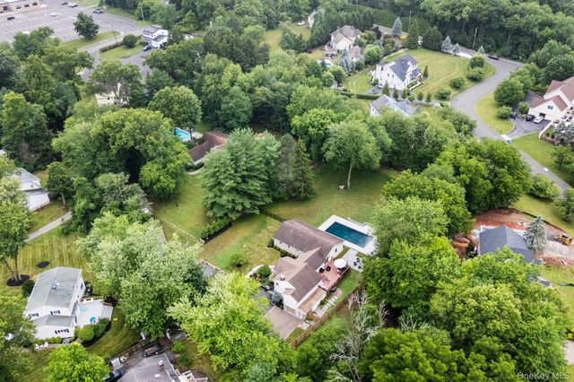 15 Green Hedges Lane, Blauvelt, NY 10913
