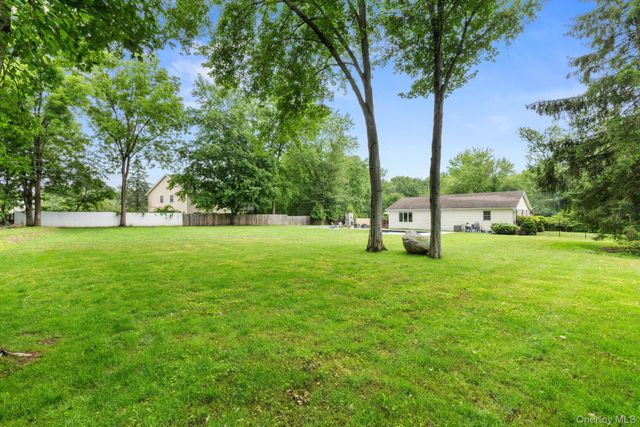 15 Green Hedges Lane, Blauvelt, NY 10913