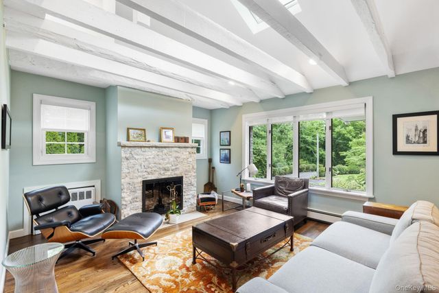 15 Green Hedges Lane, Blauvelt, NY 10913