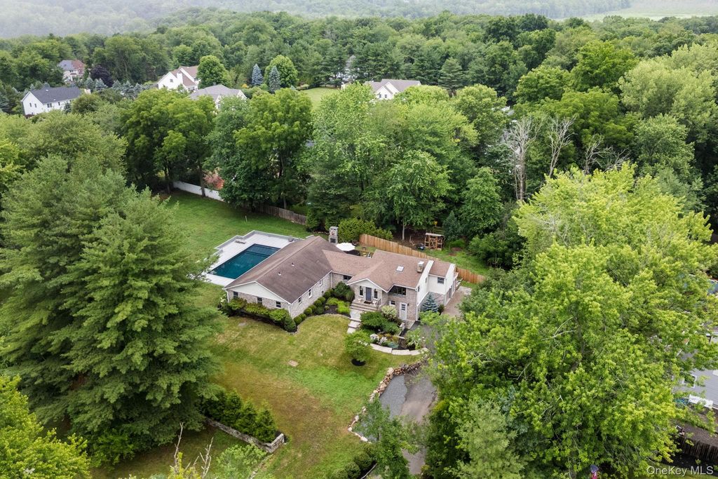 15 Green Hedges Lane, Blauvelt, NY 10913