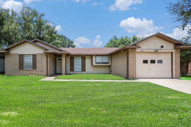 2612 Jeb Stuart Drive, League City, TX 77573