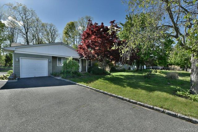 20 Dumond Place, Coram, NY 11727