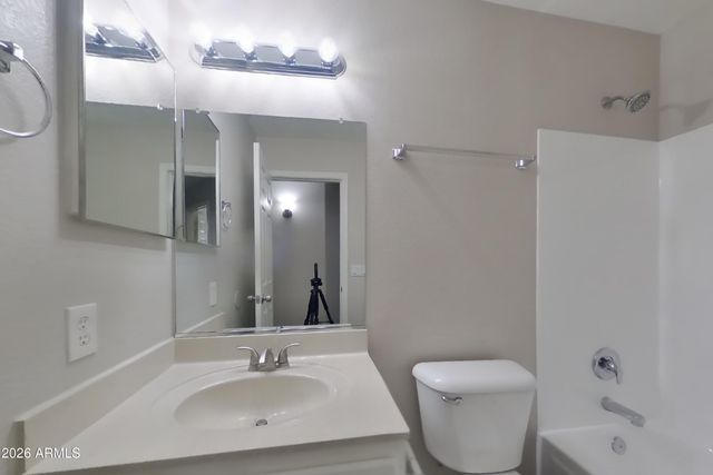 8961 W KATHLEEN Road, Peoria, AZ 85382