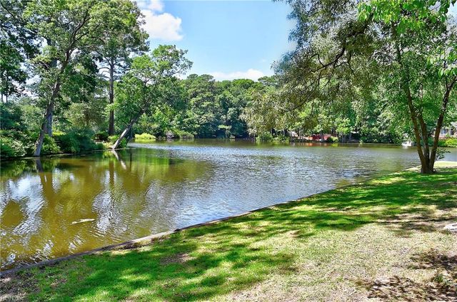 837 Five Point RD, Virginia Beach, VA 23454