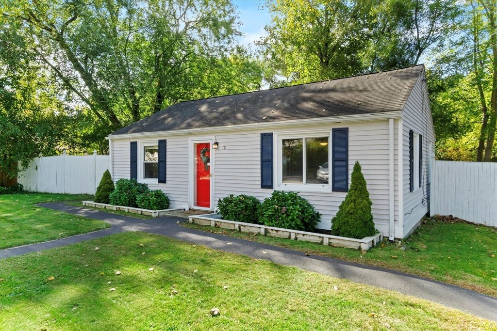 12 Hillcrest Rd, Tewksbury, MA 01876