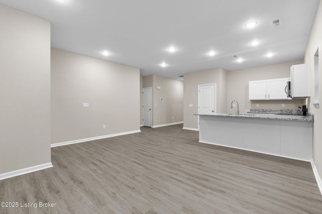 3200 Maldon Ct, Louisville, KY 40216