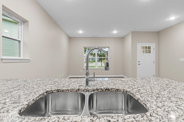 3200 Maldon Ct, Louisville, KY 40216