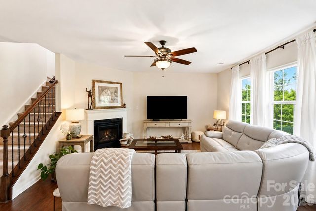 2018 Killian Creek Drive, Denver, NC 28037