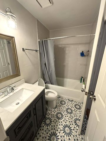 6763 Roanoake Court, Gurnee, IL 60031