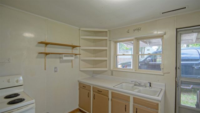113 W 5th Street, Buchanan, MI 49107