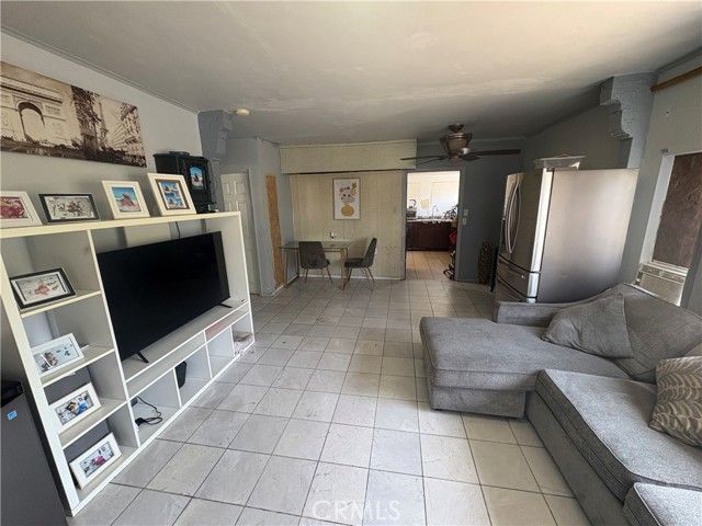 1610 N Fries Avenue, Wilmington (los Angeles), CA 90744