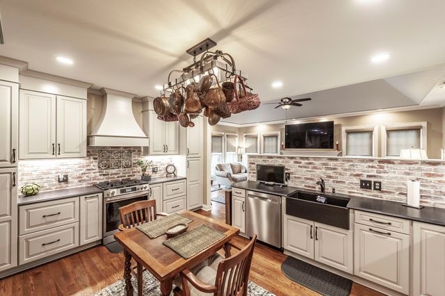 104 Carriage Way, Hendersonville, TN 37075