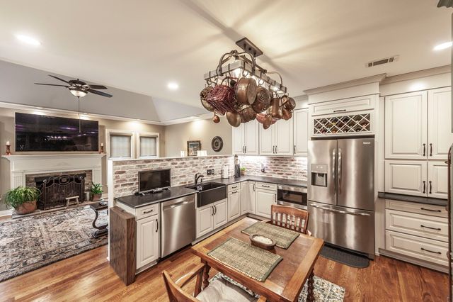 104 Carriage Way, Hendersonville, TN 37075