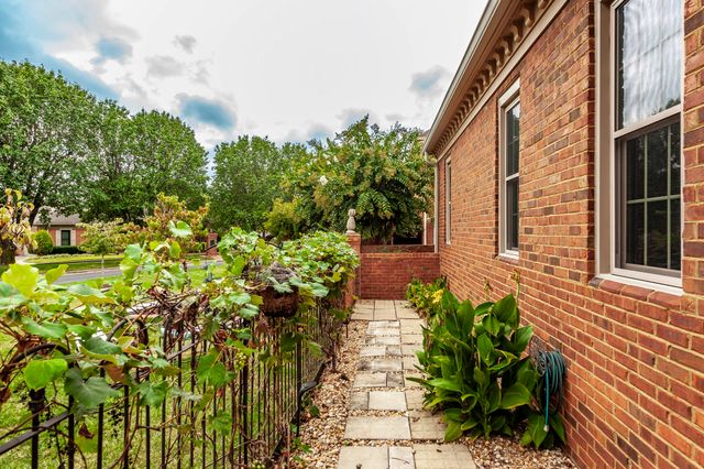 104 Carriage Way, Hendersonville, TN 37075