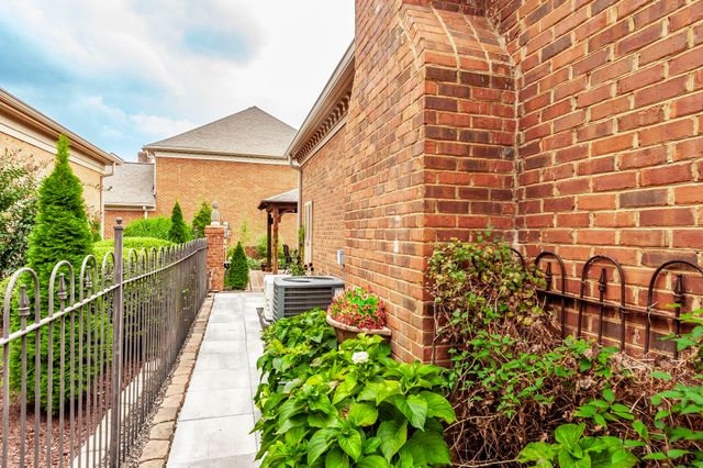 104 Carriage Way, Hendersonville, TN 37075