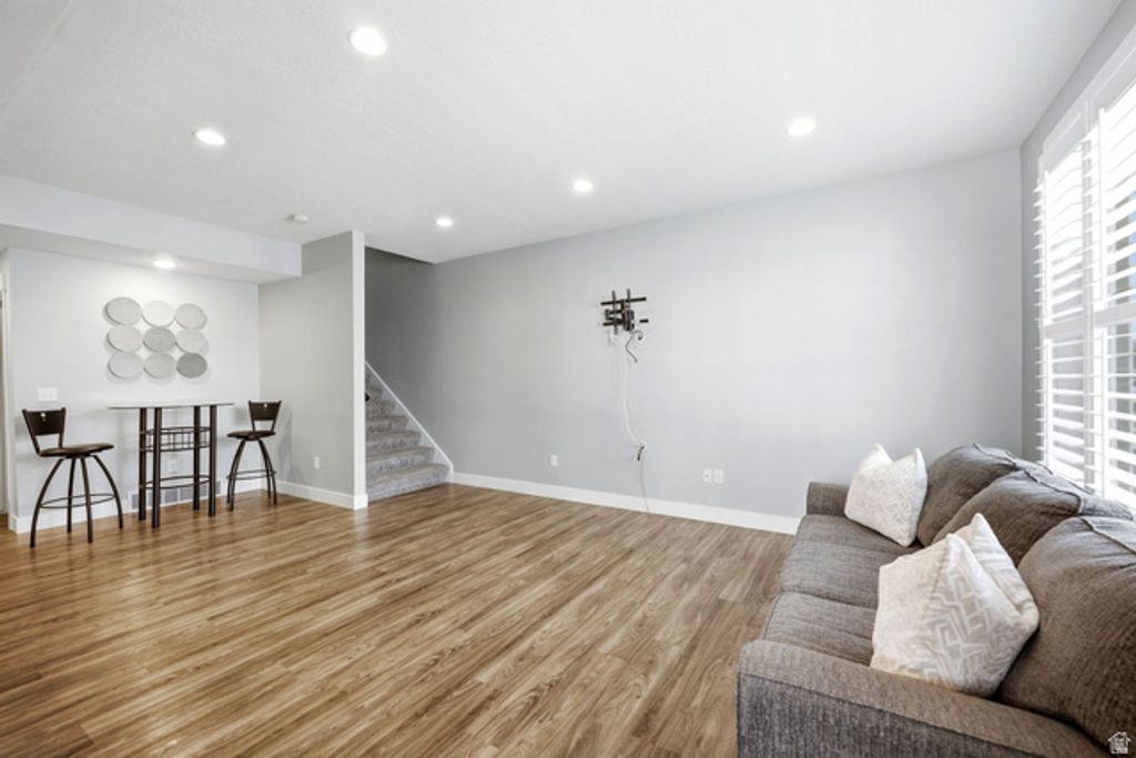 9283 S BENNINGTON CT, Sandy, UT 84094 — photo 4