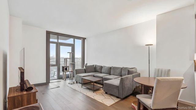 133-36 37th Avenue 5E, Flushing, NY 11354