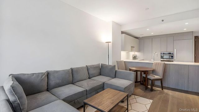 133-36 37th Avenue 5E, Flushing, NY 11354