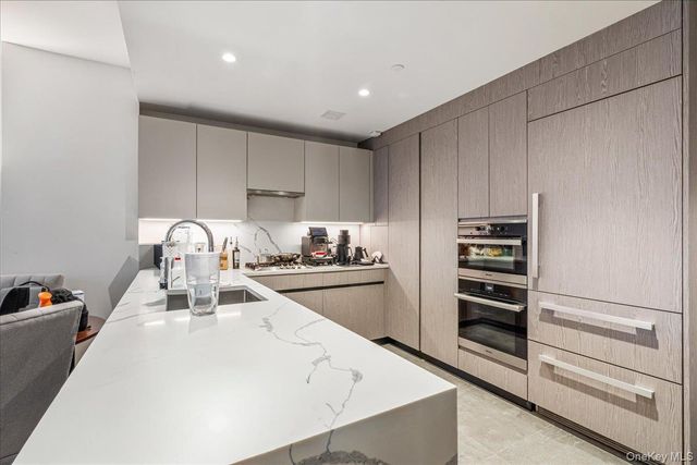 133-36 37th Avenue 5E, Flushing, NY 11354