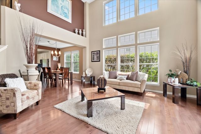 1225 Mallard Lane, Hoffman Estates, IL 60192