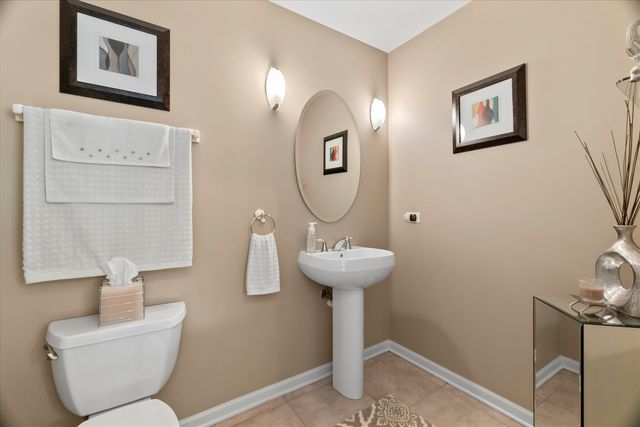 1225 Mallard Lane, Hoffman Estates, IL 60192
