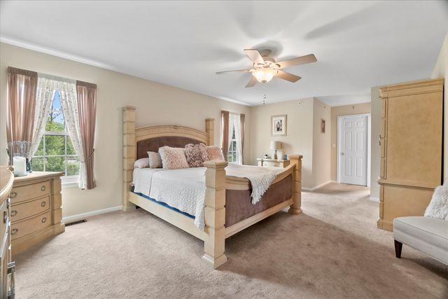 1225 Mallard Lane, Hoffman Estates, IL 60192
