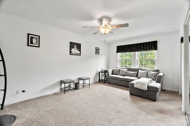 1225 Mallard Lane, Hoffman Estates, IL 60192